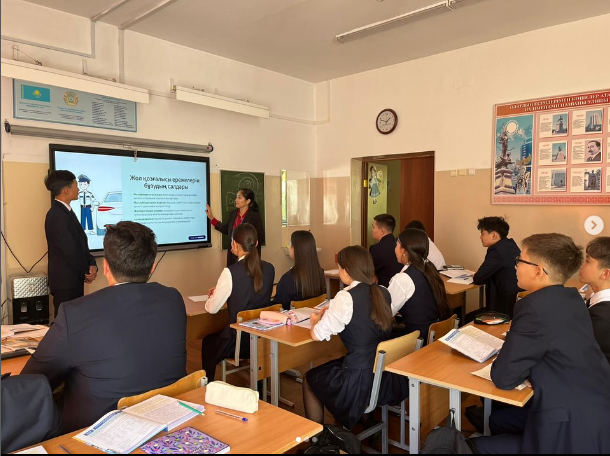 «Жол-көлік оқиғаларының алдын алу» тақырыбында тәрбие сағаты өткізілді. \ Был проведён классный час на тему «Профилактика дорожно-транспортных происшествий».