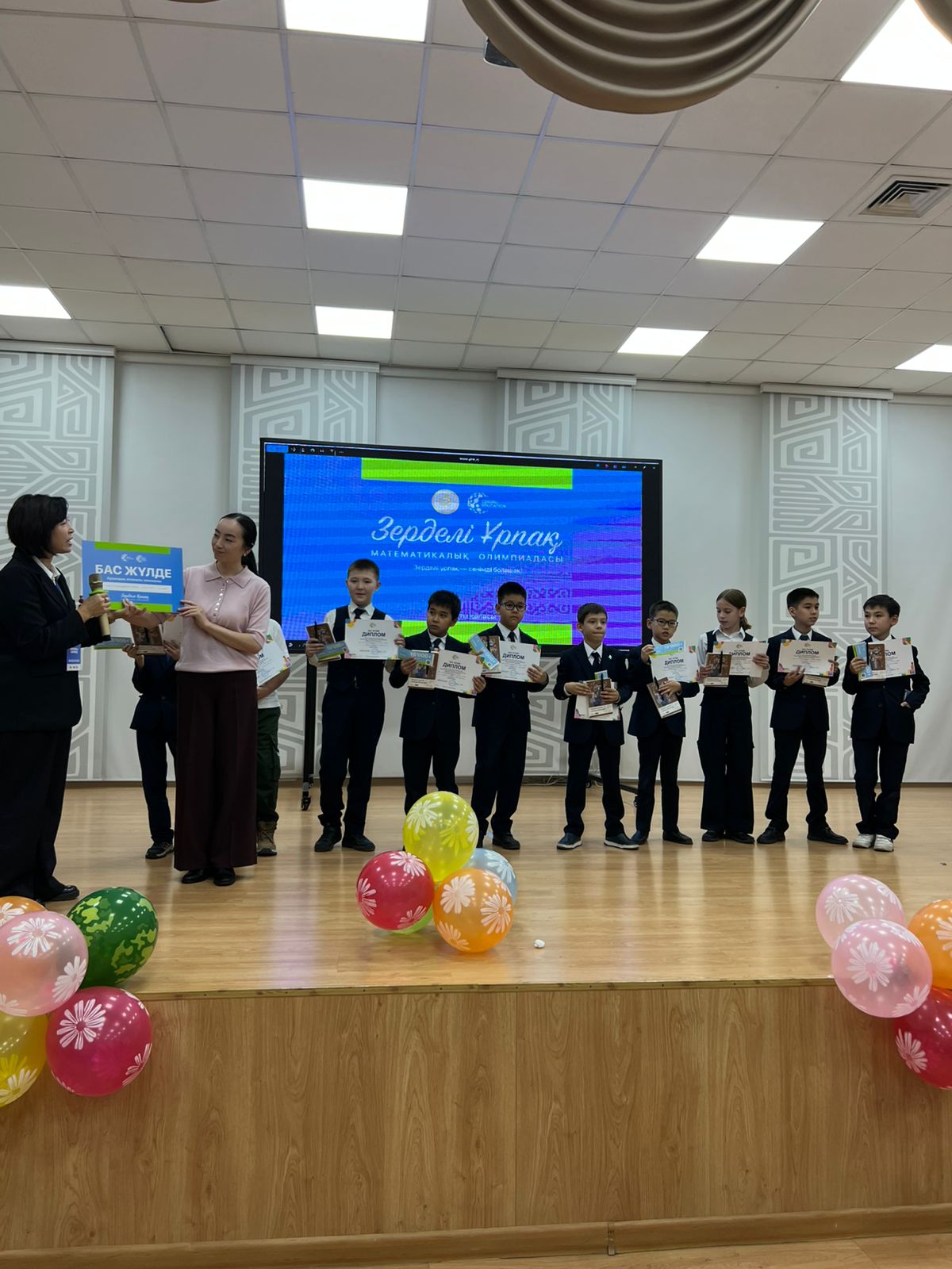 “Зерделі Ұрпақ” олимпиадасының Бас жүлдесінің иегері — №90 мамандандырылған мектеп-лицейінің оқушылары. \ Главный приз олимпиады «Зерделі Ұрпақ» завоевали ученики специализированного лицея №90!