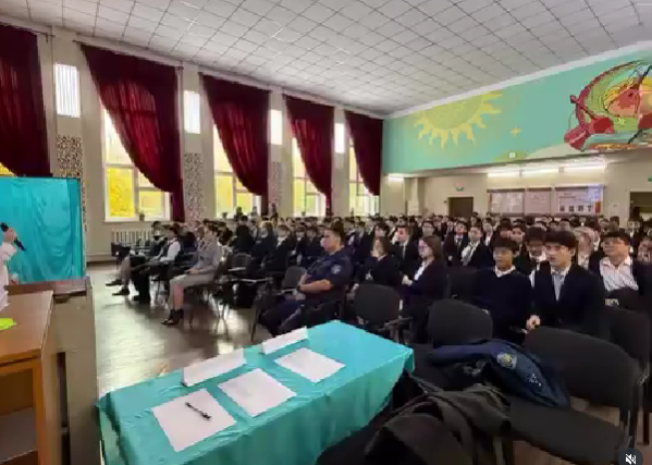 №90 мамандандырылған мектеп-лицейінде “Діни экстремизм мен терроризм” тақырыбында ақпараттық-түсіндіру кездесуі өтті. \ В специализированном лицее №90 состоялась информационно-разъяснительная встреча на тему «Религиозный экстремизм и терроризм».