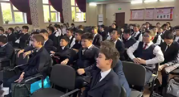 7-сынып оқушыларының қатысуымен “Zoom” платформасы арқылы “Көмек” бағдарламасы бойынша онлайн-конференция өткізілді. \ состоялась онлайн-конференция по программе «Көмек» с участием учащихся 7-х классов, проведённая через платформу “Zoom”.