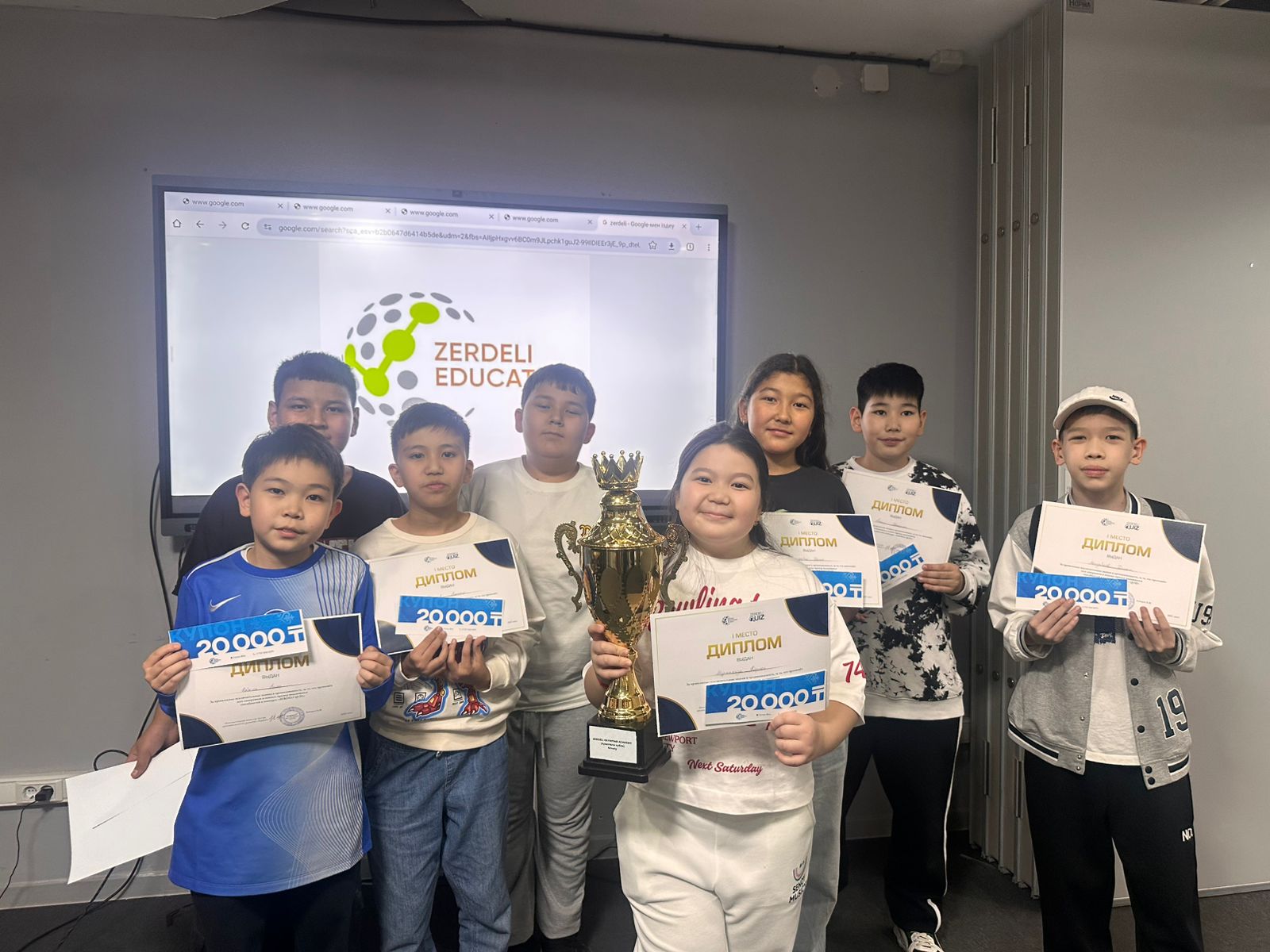 Біздің лицейді абыроймен танытқан «Италия» командасы \ Наш лицей достойно представила команда «Италия»